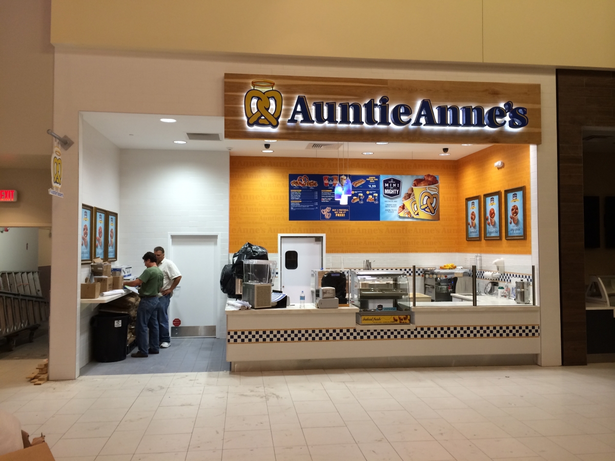 Sign installed in New Orleans channel letters for Auntie Anne’s Riverwalk