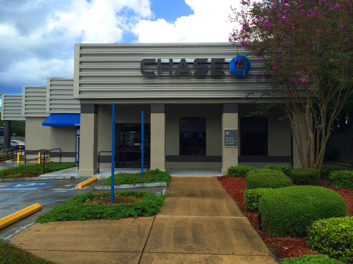 Sign package install in Metairie Louisiana for Chase Bank