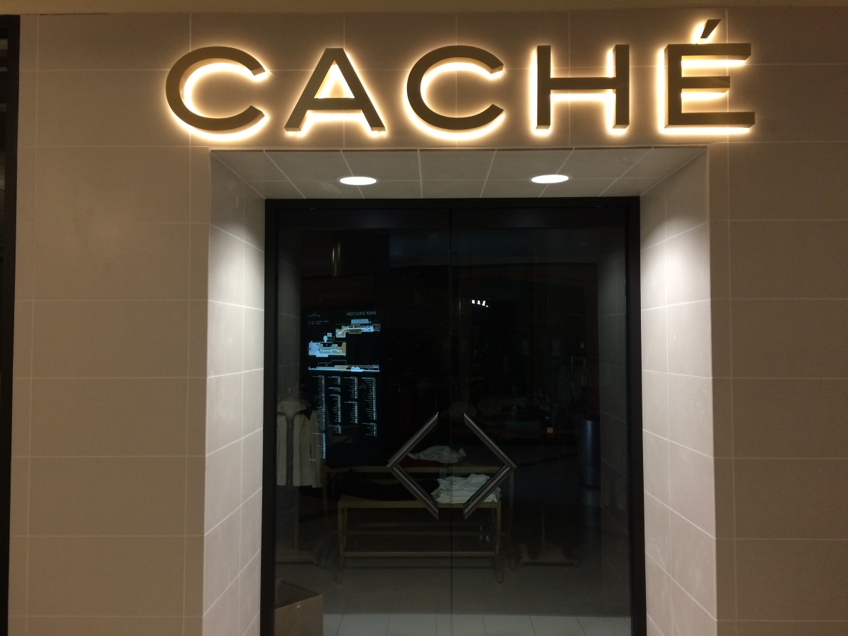 Sign installation in New Orleans for Cache womens clothing store